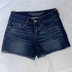 Women’s American Eagle dark blue cut off super stretch shortie Jean shorts Sz 2